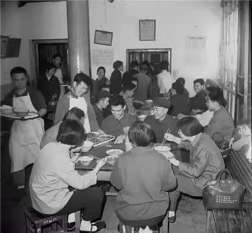 昆明春城饭店老字号,老昆明春城小吃店