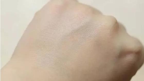 雅诗兰黛和兰蔻小黑瓶眼霜哪款好,兰蔻小黑瓶和雅诗兰黛眼霜哪个好