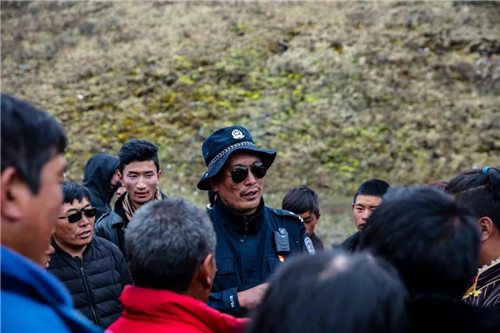 80后的警察已40岁了,80岁老民警