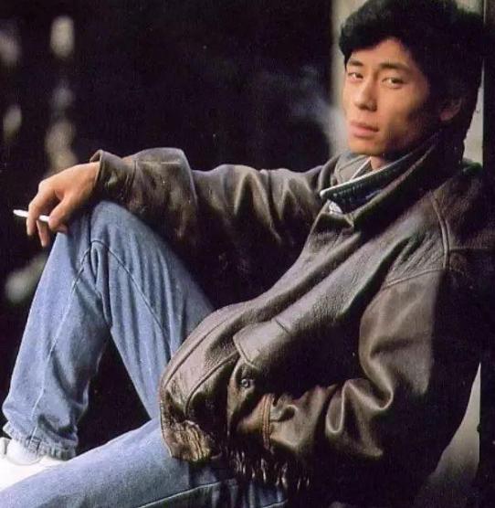 王杰被毒嗓子是真是假,王杰被毒哑之谜