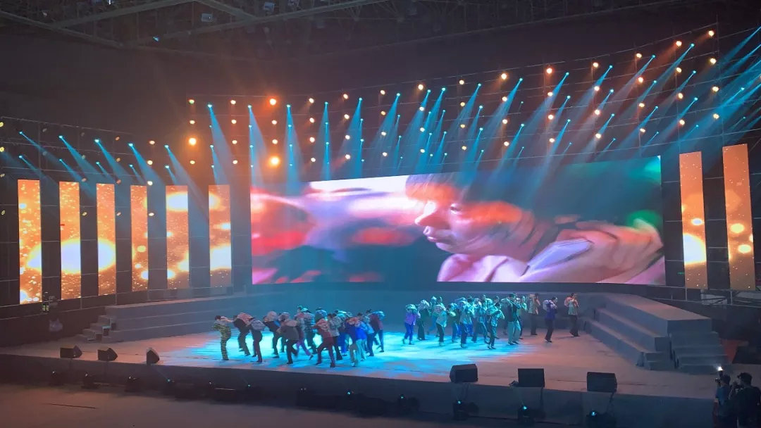 高燃万人合唱我和我的祖国,一首催泪的歌我和我的祖国