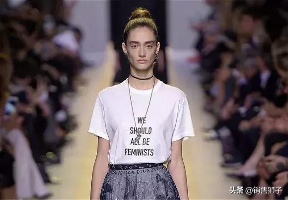 为什么这么多人喜欢t恤,为什么一件t恤卖一百多