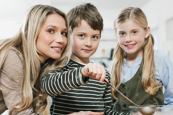 孩子调皮不听话应不应该教育他,孩子调皮不遵守规则