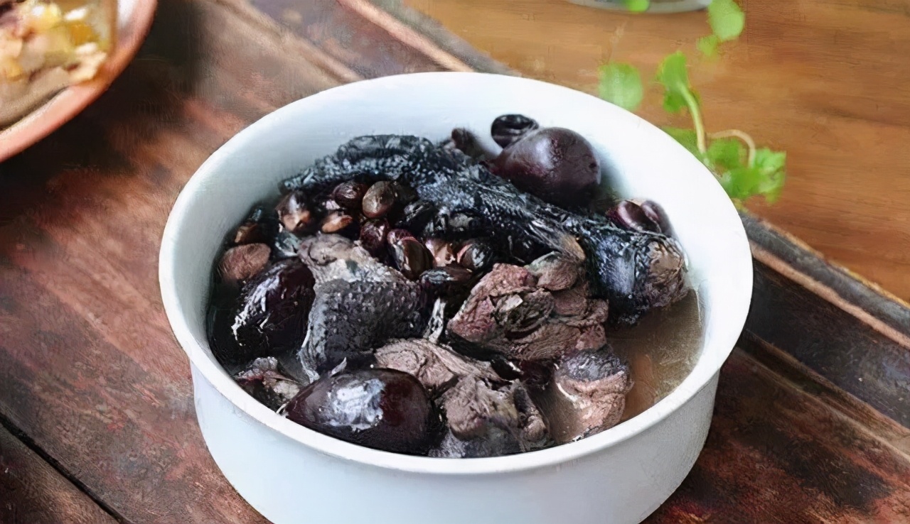 杜仲怀牛膝强筋骨汤,冬季养生汤第一碗杜仲牛膝汤