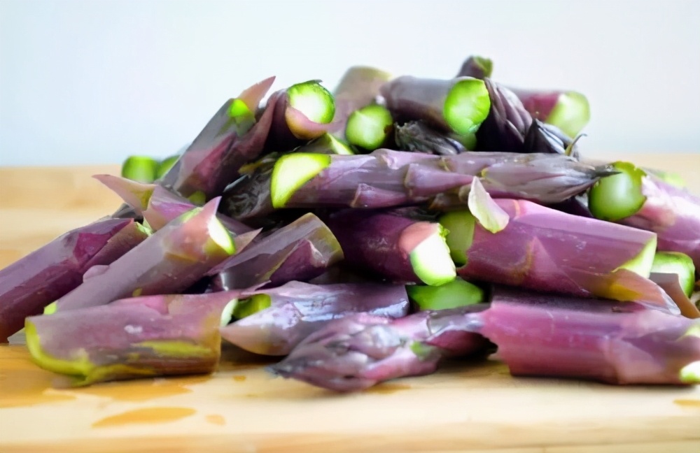 春天的芦笋格外鲜嫩,脆甜多汁的芦笋