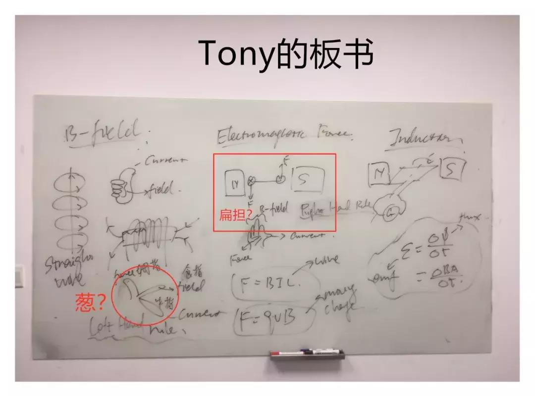 学习打球比赛两不误,学习踢球基本功