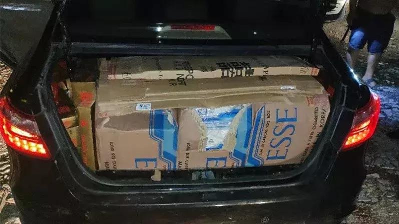 男子冲卡逃亡,男子冲卡逃跑