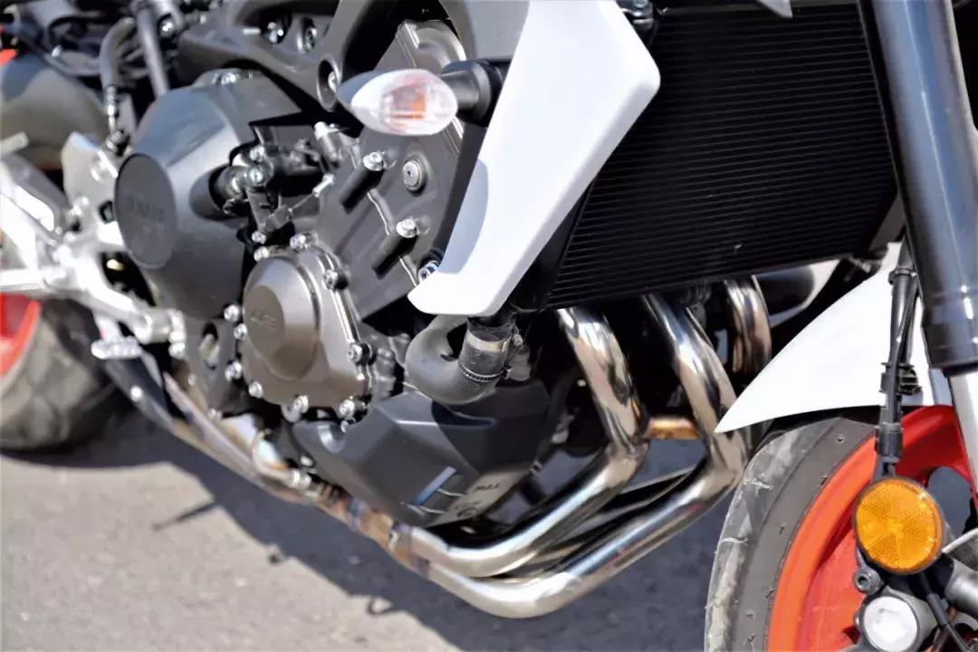 90马力老外雅马哈mt09测评,雅马哈扭力大师mt09新版