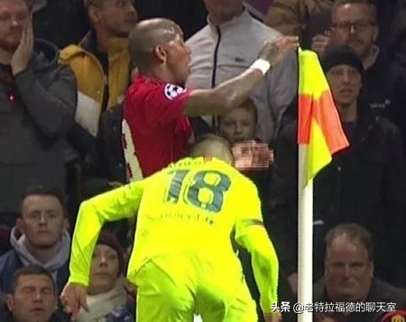 巴萨球员假摔,巴萨球员场上假摔