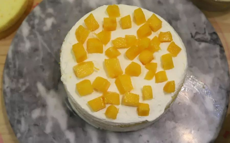 生日蛋糕简单不用烤箱,又简单又漂亮不用烤箱的生日蛋糕