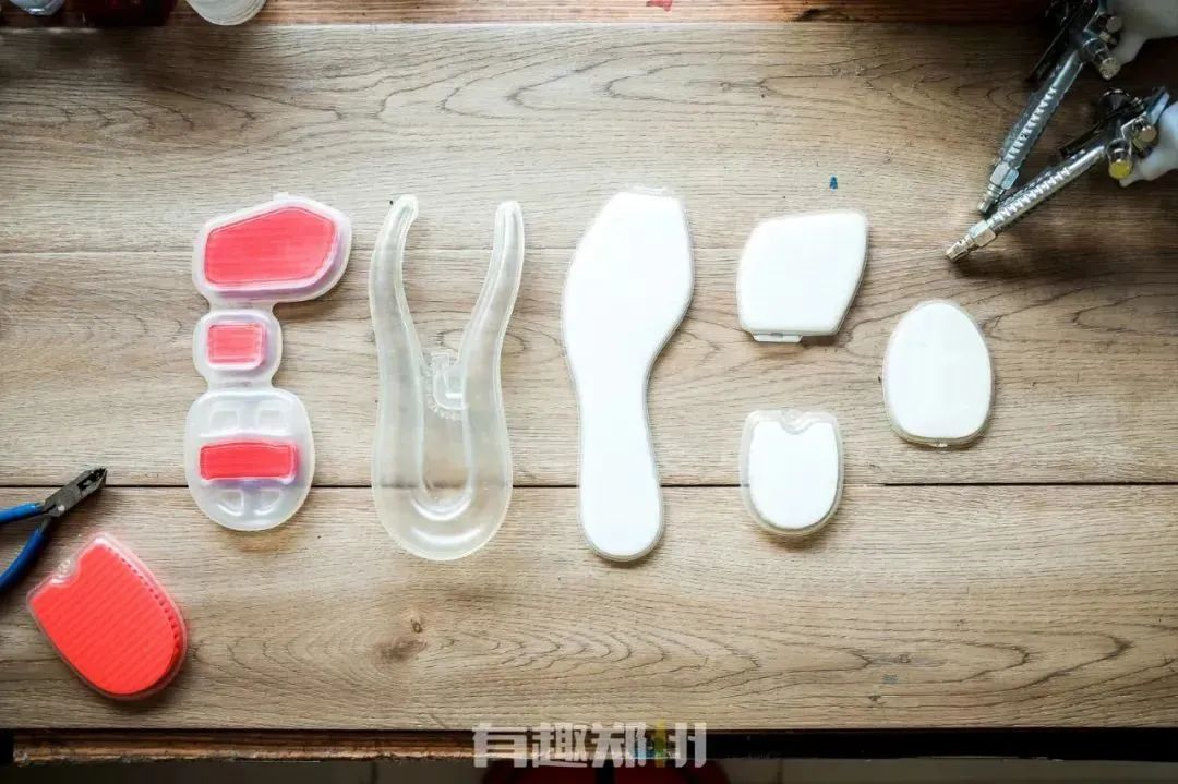 郑州90后男孩创业成功案例,郑州90后男孩创业干修鞋