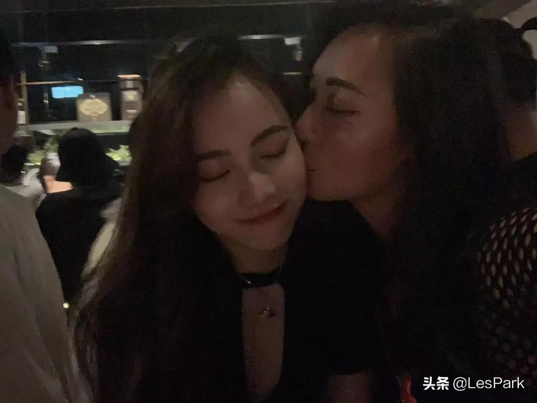 看完这对超甜LES拉拉CP,我先弯为敬