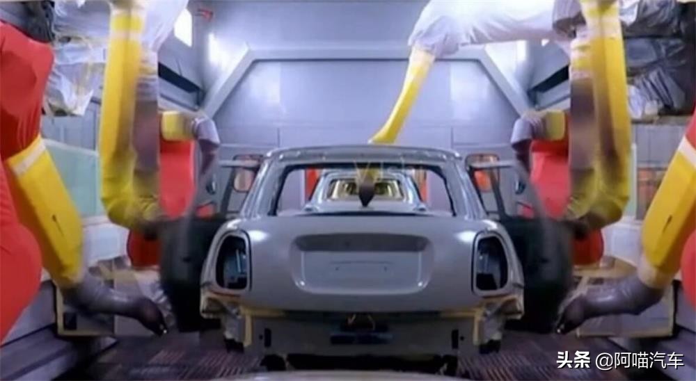 汽车修理厂补划痕漆,汽车划痕需要去4s店喷漆吗