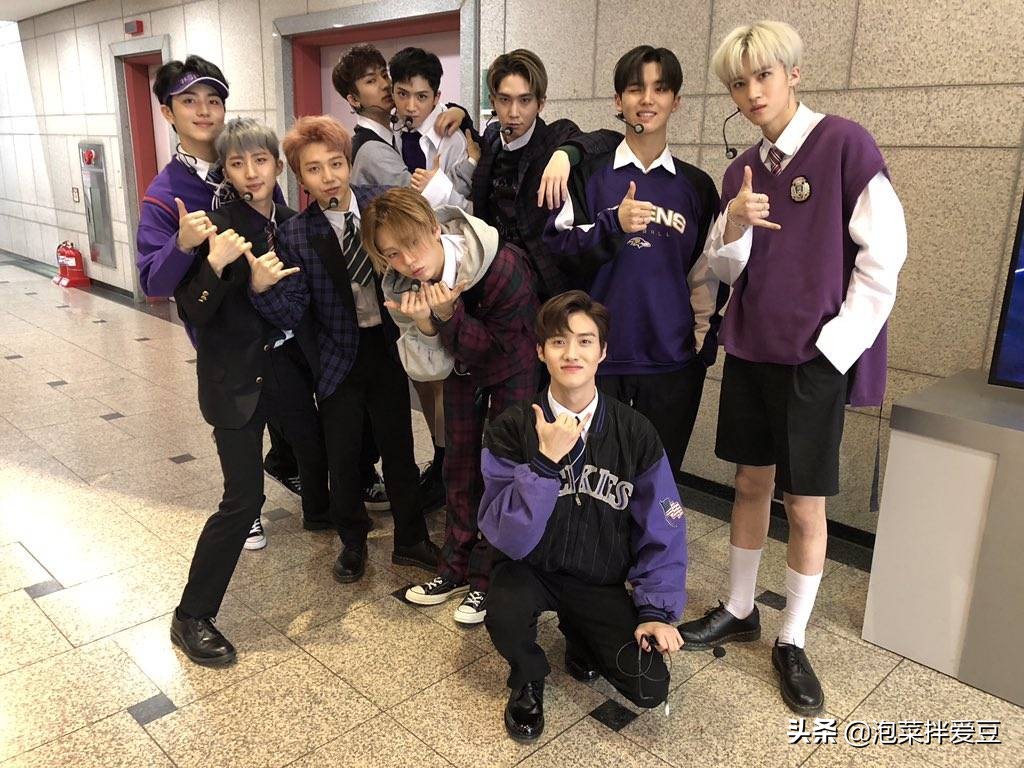 鍗楅煩鐖辫眴浠儗鍚庣殑鍔姏,鍗楅煩鐖辫眴姝屾洸缈诲敱