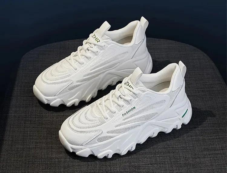 谁说小白鞋土这样穿又酷又美,百搭小白鞋显脚小高级感新款