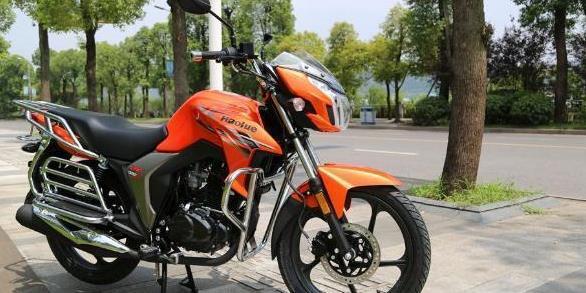 隆鑫150水冷发动机和豪爵150哪个好,隆鑫摩托和豪爵哪个好