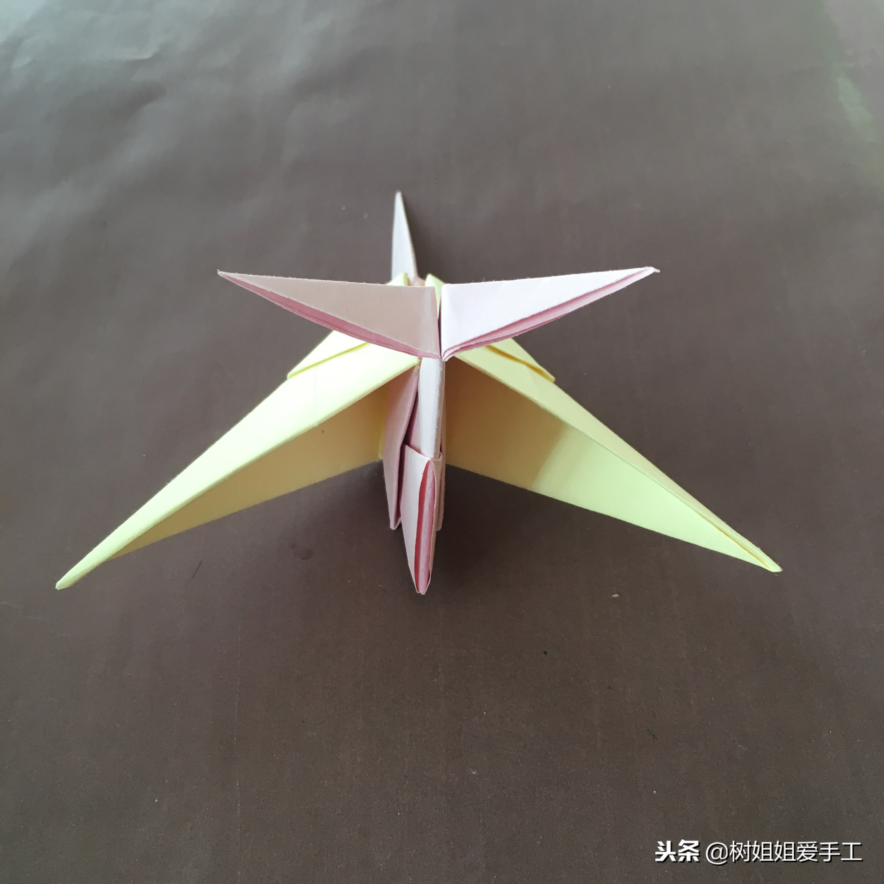 用一张长方形的彩纸做一个战斗机,用一张彩纸做世界公认最弱战斗机