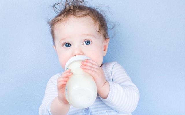 孩子奶瓶清洗用开水烫能洗干净不,新生儿奶瓶每天每次如何清洗消毒