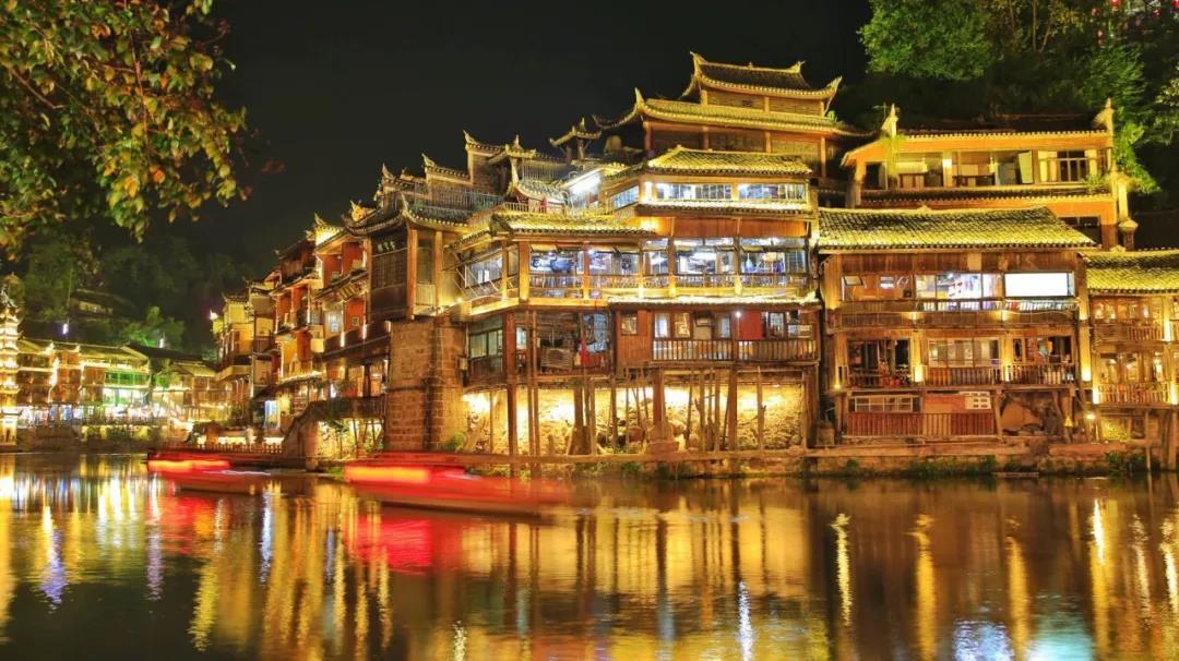 去凤凰古城有必要看演出吗,凤凰古城过度商业化