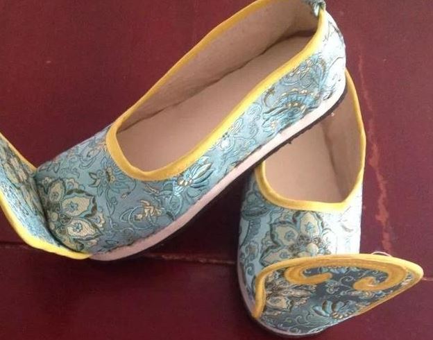 古人穿的鞋子为什么有屐齿,古代人的鞋子前面为什么会翘起来