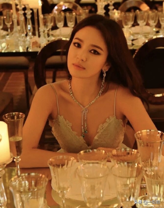 宋慧乔的穿搭和造型让人惊艳,当40岁的宋慧乔穿上西装后