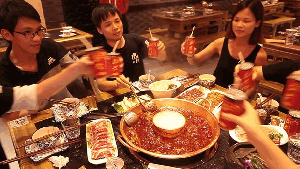 冷的天气都敌不过一顿暖胃的火锅,天气热吃什么麻辣火锅好