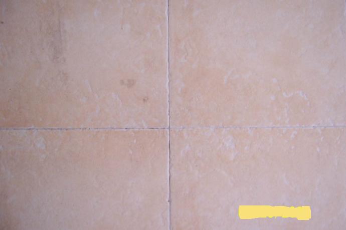 地板瓷砖裂开拱起是什么原因,厨房墙面瓷砖拱起要怎么处理