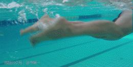 自由泳划水和打腿不协调怎么解决,自由泳想怎么游就怎么游