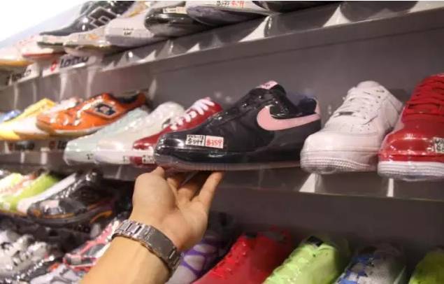 你买的阿迪耐克可能是假的,正品耐克阿迪达斯是真是假