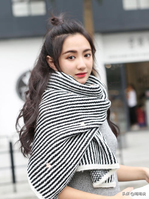 围巾的各种围法丝巾的系法,今年最新款的围巾系法