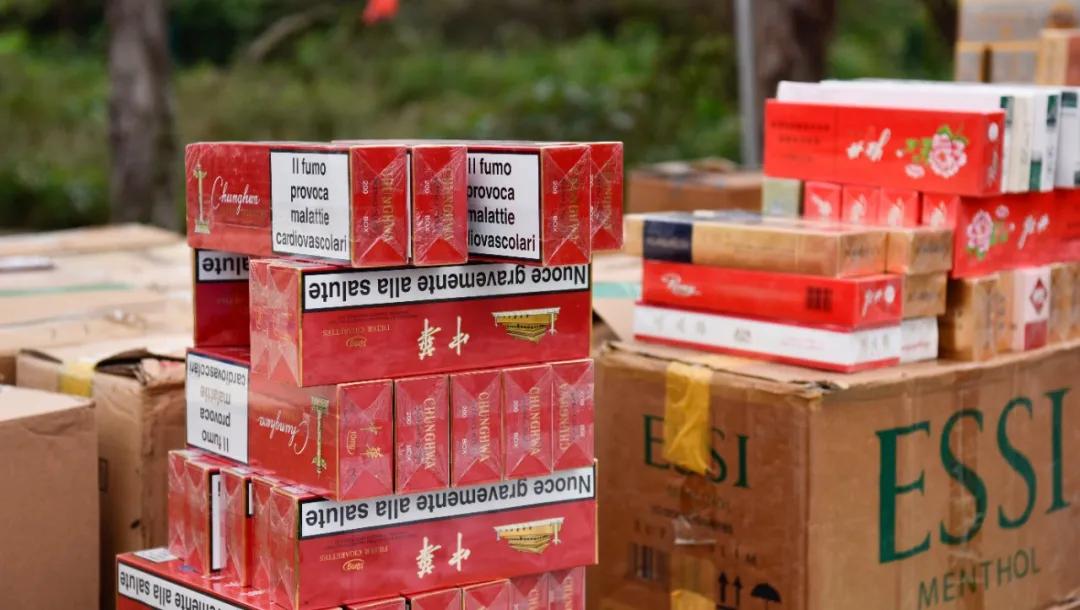 茅台酒摔碎了视频,雷朋眼镜卡地亚