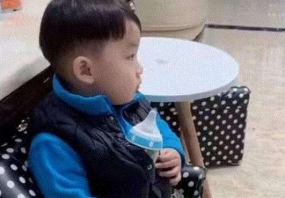 卑微弟弟走红完整视频,卑微弟弟走红视频