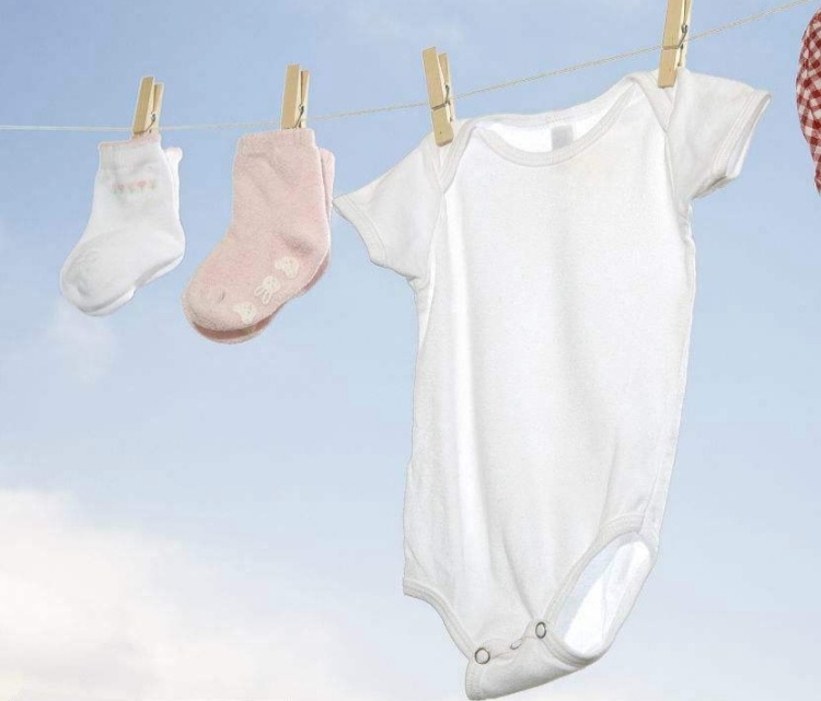 刚出生宝宝春夏秋冬穿衣指南,新生儿该怎么穿衣服冷热刚刚好