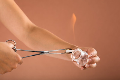 中医后背疼痛是什么原因,心区疼痛后背疼中医