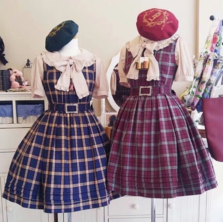 黑色洛丽塔洋装,藕粉色洛丽塔洋装