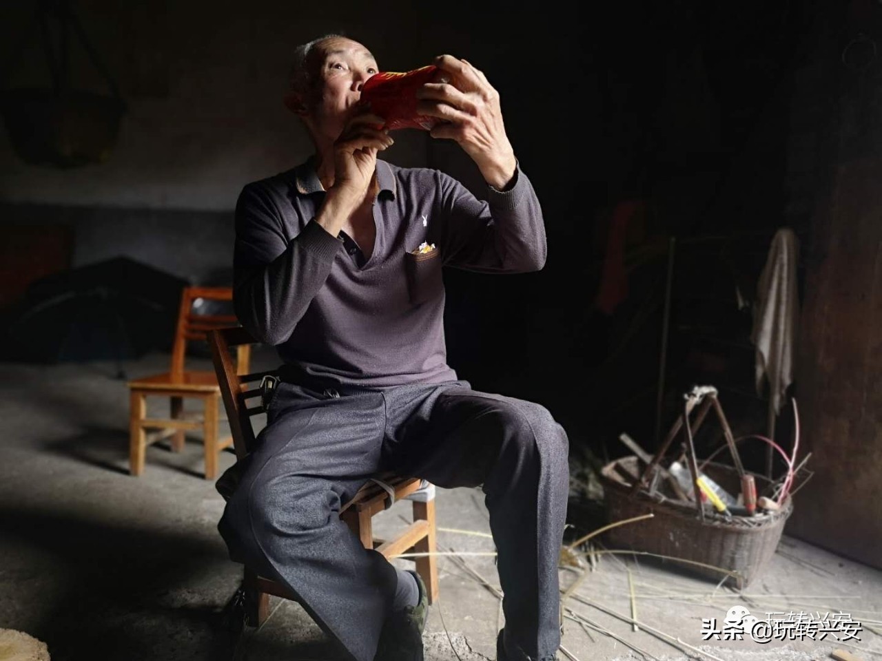 编织老匠人,73岁老人编织手艺