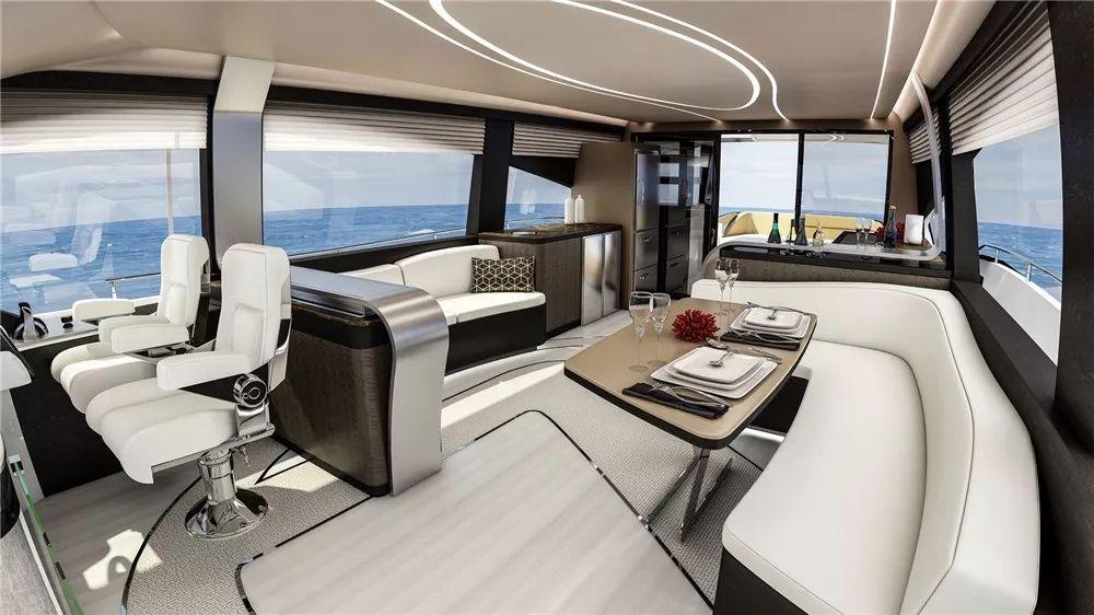 开过我们的豪车，再坐一坐我们的游艇！