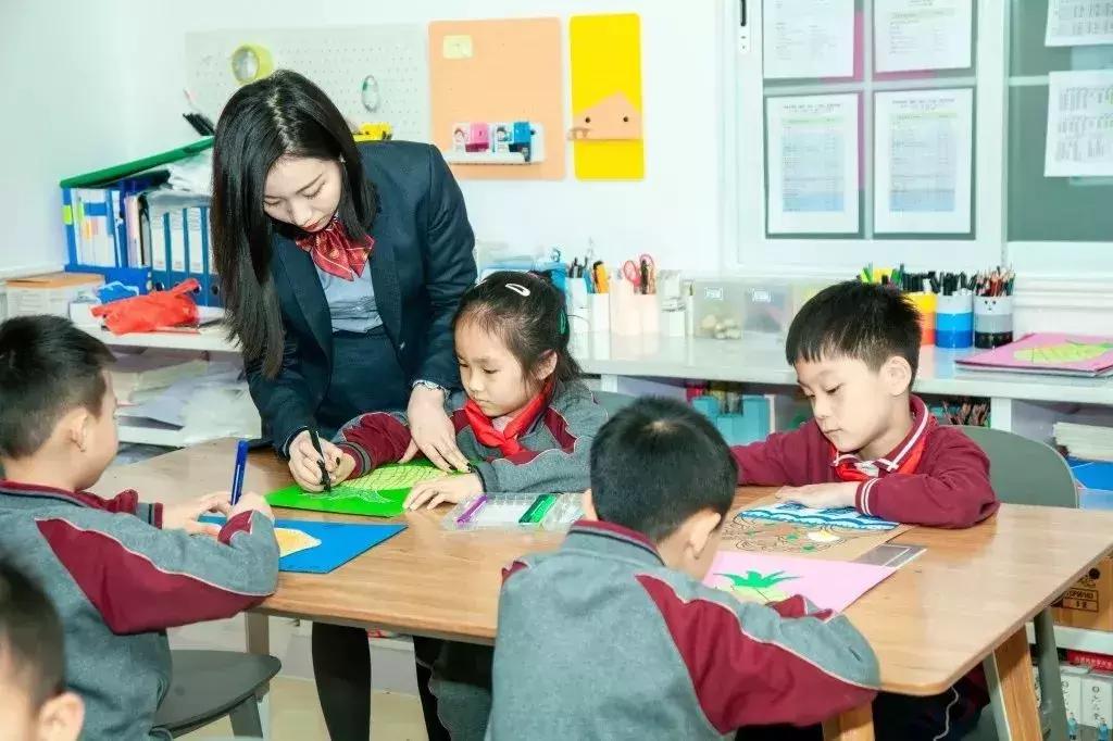 华美学校今天有什么活动,邀请函开放日英语