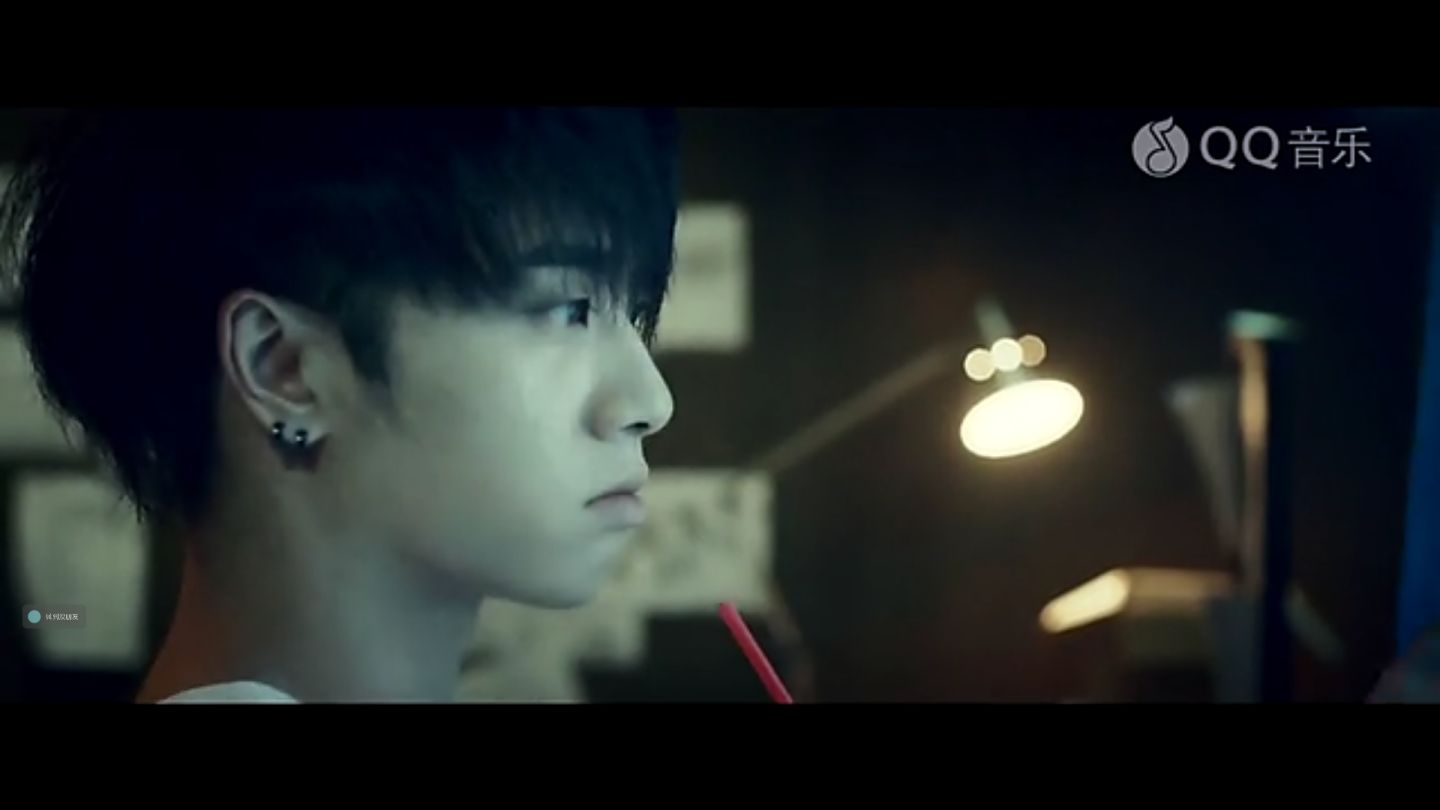 华晨宇的下巴,削下颌骨的华晨宇