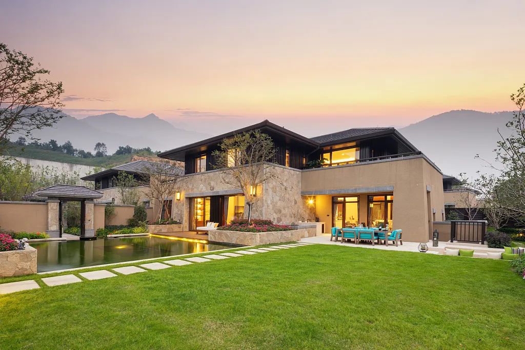 只有我知道,自己那辆奔驰有多么寒酸