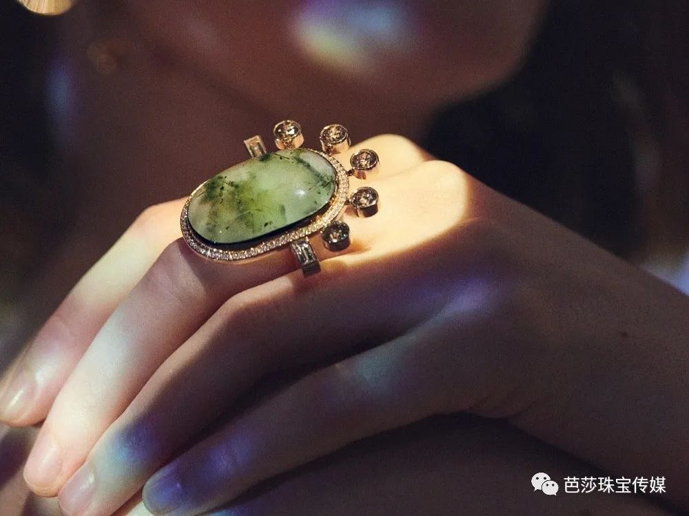 夏季做氛围感美人，清新好入手的葡萄石应该拥有姓名