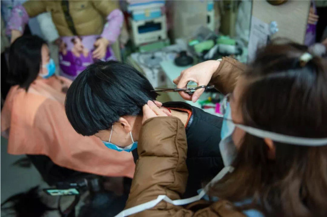 “我跟你们一样只是在工作，只是地方不同”淳安女护师发自武汉的报平安电话让人泪目