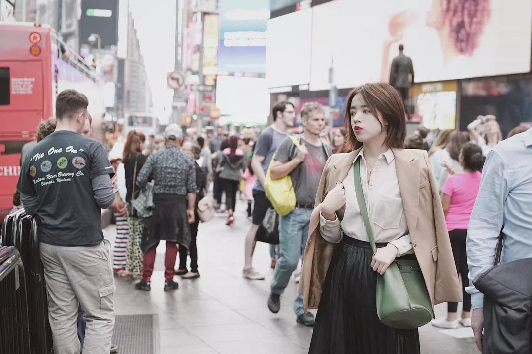 早春风衣穿搭高级感,早春穿搭颜色毛衣外套