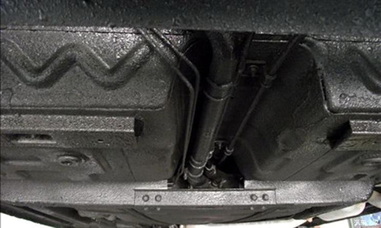 旧车做底盘装甲,底盘保护板