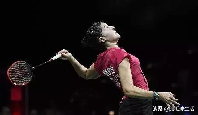 羽毛球手腕发力技巧正手高远球,羽毛球后场高远球挥拍发力细节