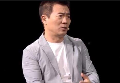 中国男足惨败澳大利亚黄健翔解说,足球报点评国足表现黄健翔