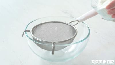 网红蛋糕买不到手把手教你在家做,酸奶蛋糕最简单的做法不用搅拌机