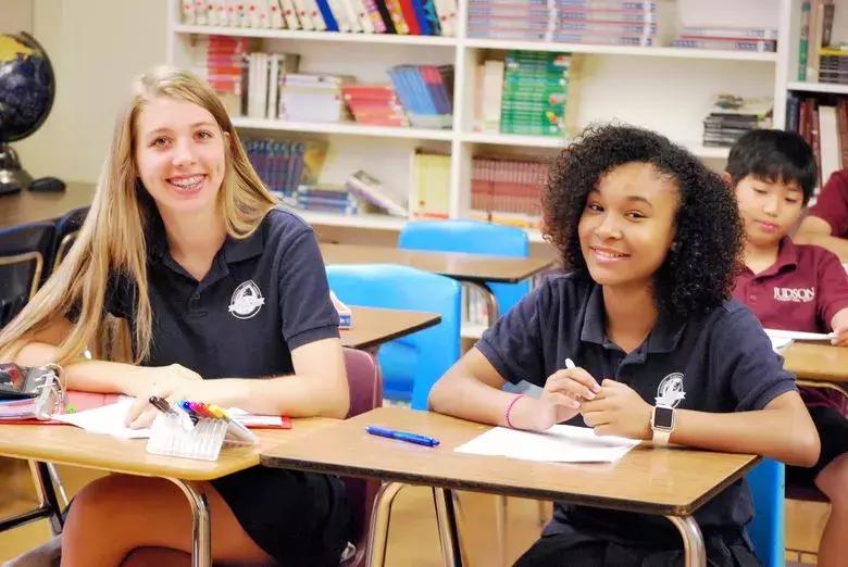 这所毗邻美国常青藤名校的中学，为何备受中国学生推崇？