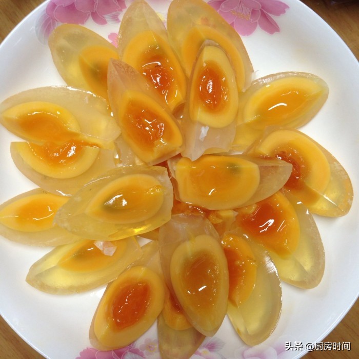 皮蛋到底是黑的好还是黄的好,皮蛋颜色是黄的是什么原因