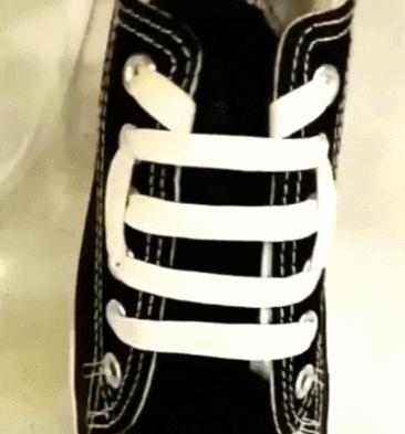 他们将鞋带系成“单身”！眼睛：我会了，手：不，你不会